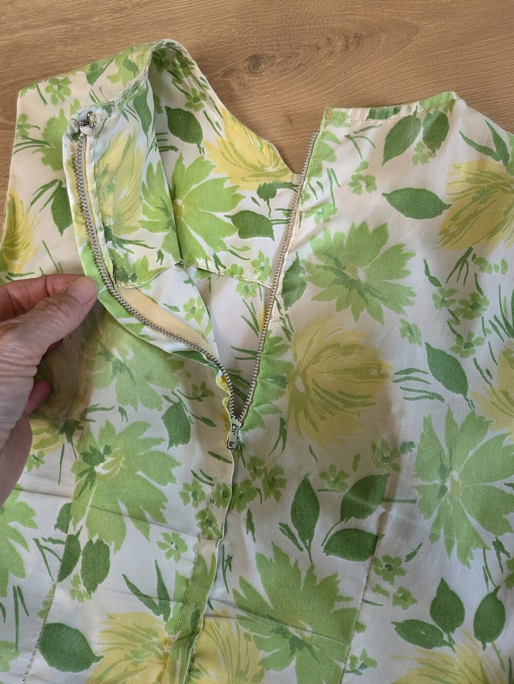 Vintage 1960s Green Yellow Floral Pleated Cotton Dress USA Union Made - Picture 9 of 16